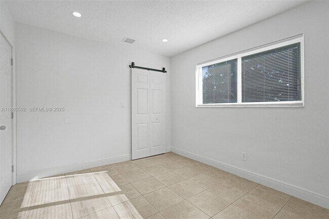 Building Photo - 136 NW 6th Ave