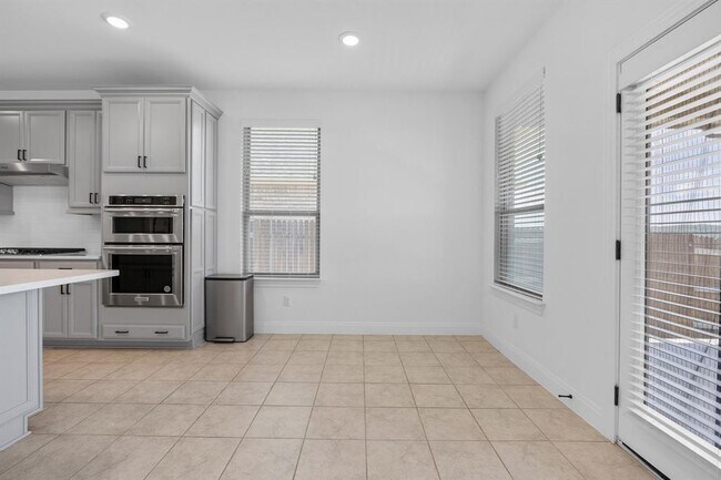 Building Photo - 22212 Coyote Cave Trl
