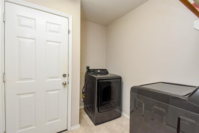 Building Photo - 11743 Berkway Trail