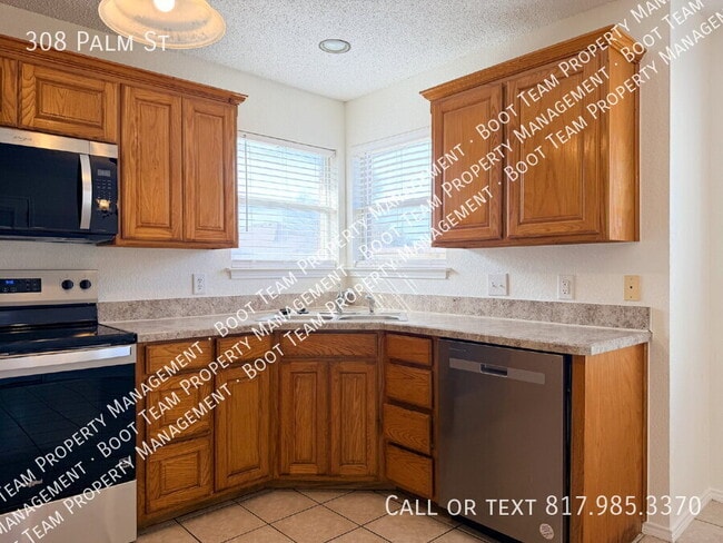 Building Photo - 308 Palm St