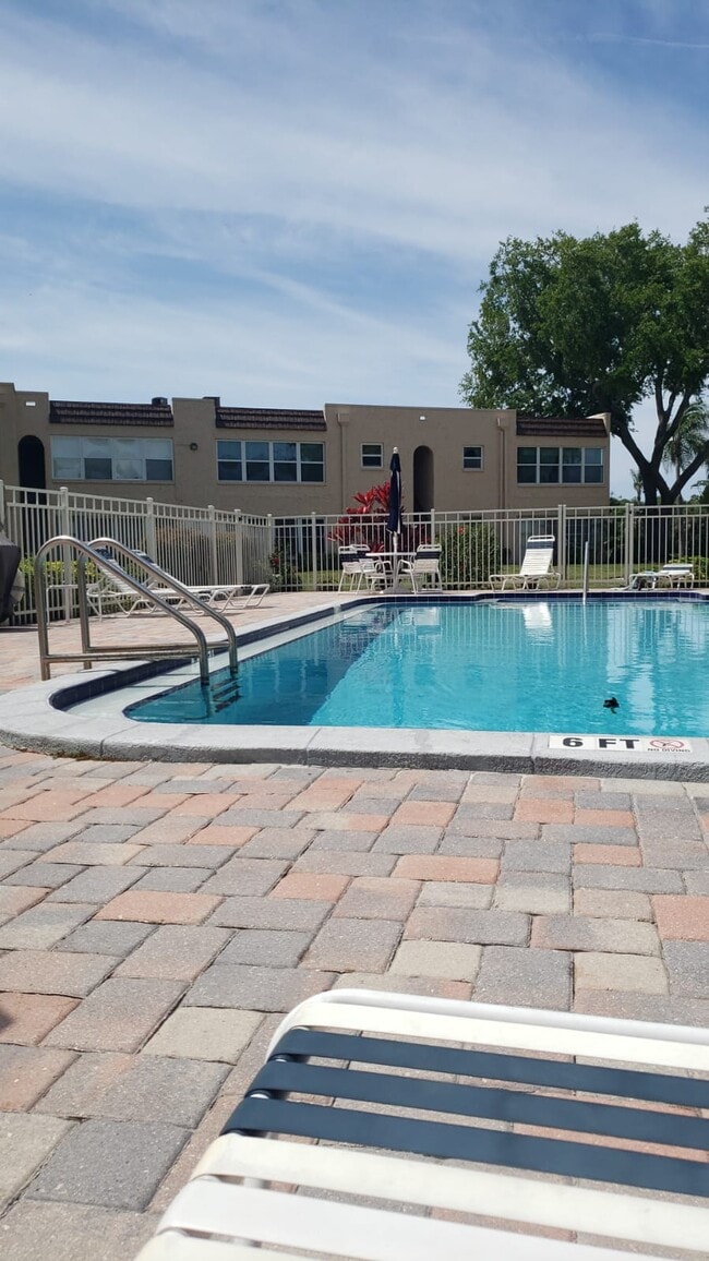 Building Photo - 107 Aspen Cir