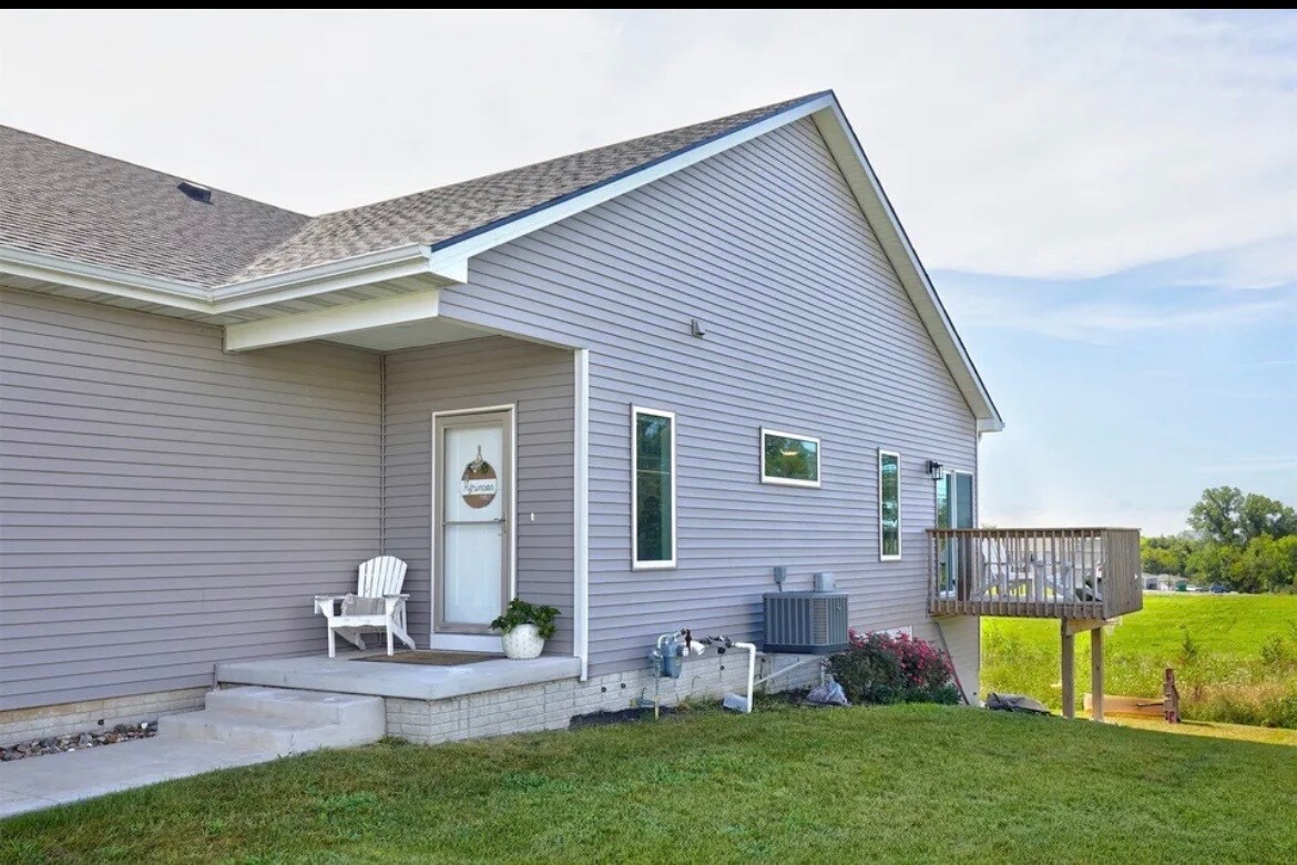 Building Photo - 2700 Yordi Dr