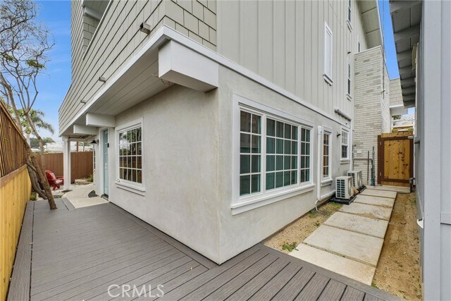 Building Photo - 575 Through St