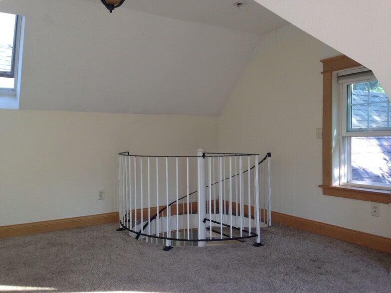 Building Photo - 149 James Ave