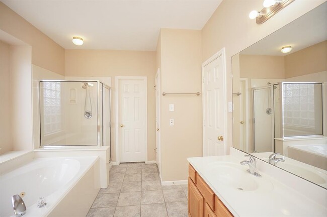 Building Photo - 1634 Emerald River Dr