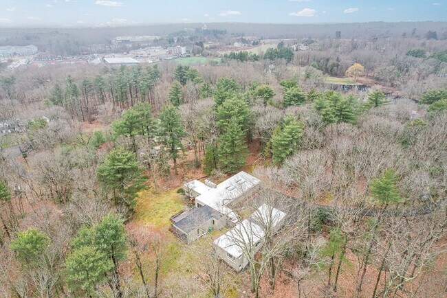 Building Photo - 583 Gay St