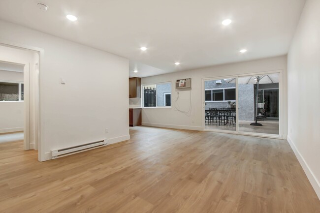 Interior Photo - 930 N Martel