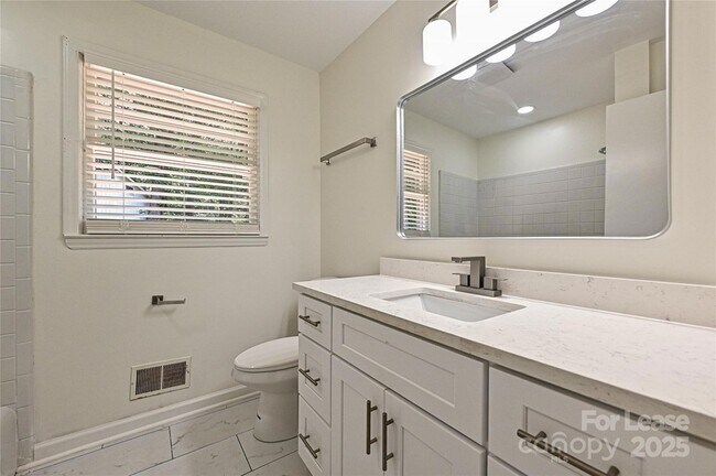 Building Photo - 5121 Farm Pond Ln