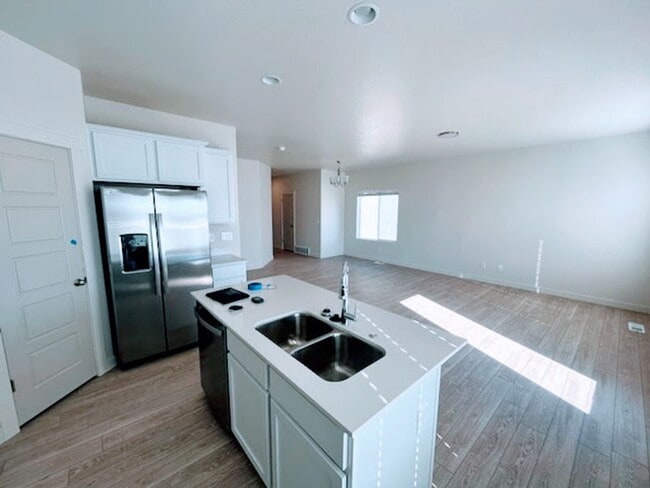 Building Photo - Fantastic GORGEOUS Home!