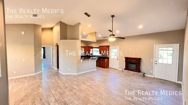 Building Photo - 3297 Tallwood Dr