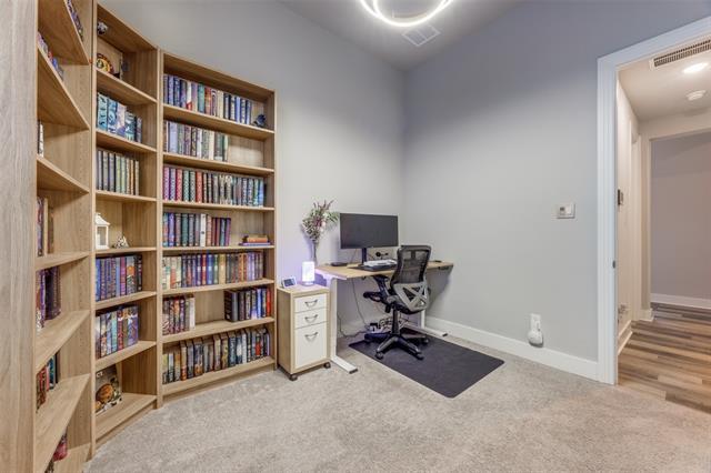 Building Photo - 817 Markham Dr