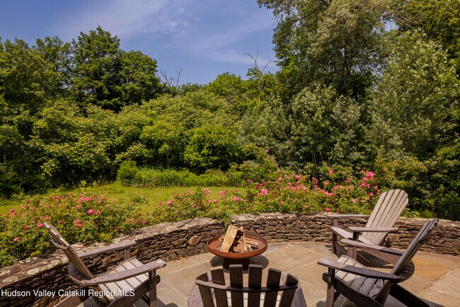 Building Photo - 243 Morton Rd