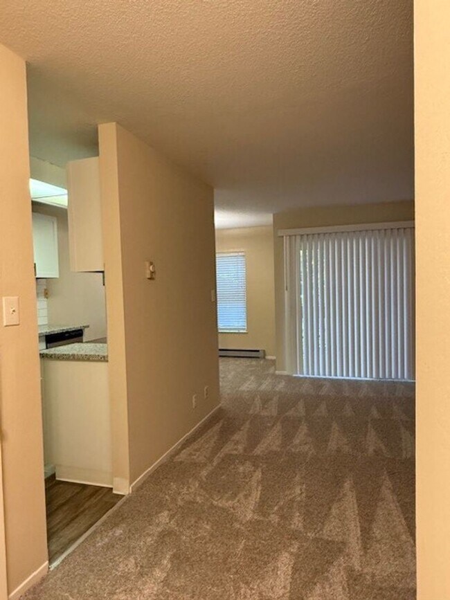 Building Photo - Spacious 1 Bedroom 1 Bath Upstairs Condo with a View