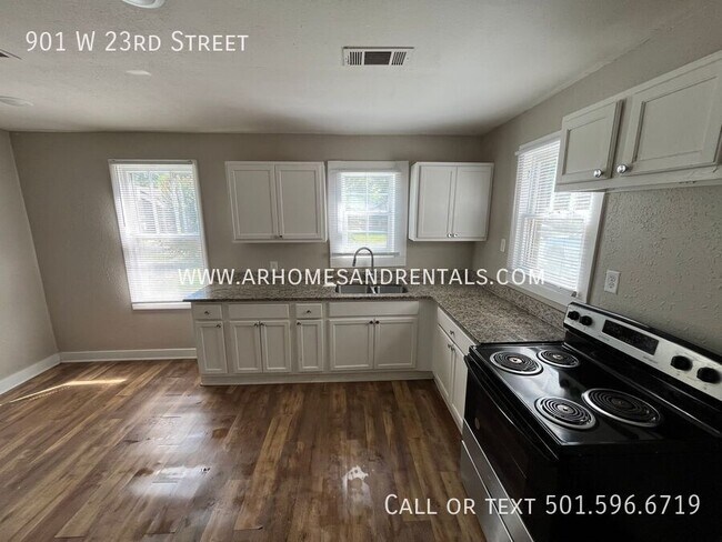 Building Photo - 901 W 23rd St