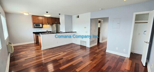Building Photo - Beautifully appointed one bedroom one Bath...