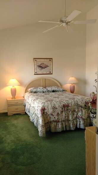 master bedroom - 582 Windsor Sq