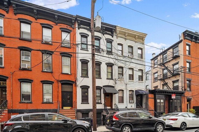 Building Photo - 208 9th St