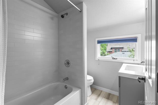 Building Photo - 1065 S Race St