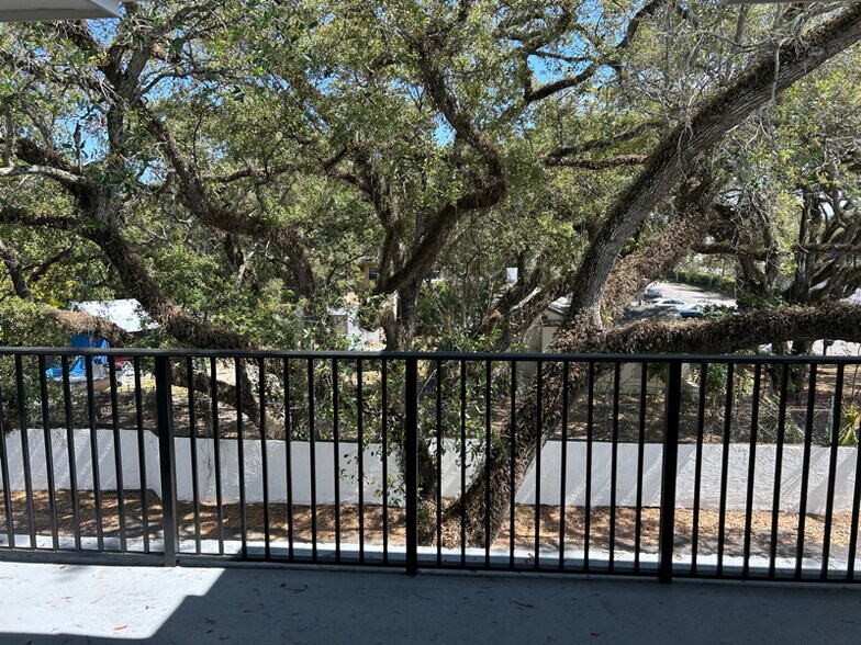 Building Photo - 2550 SW 18th Terrace