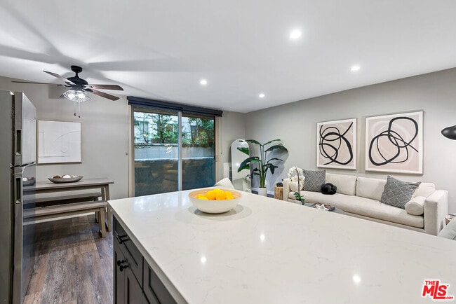 Building Photo - 11645 Montana Ave