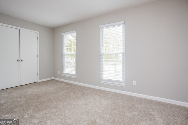 Building Photo - 140 Paces Way