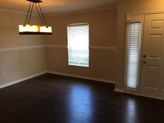 Building Photo - 193 King Arthur Court