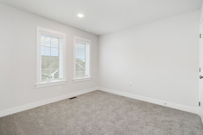 Building Photo - 10 Seover Wy