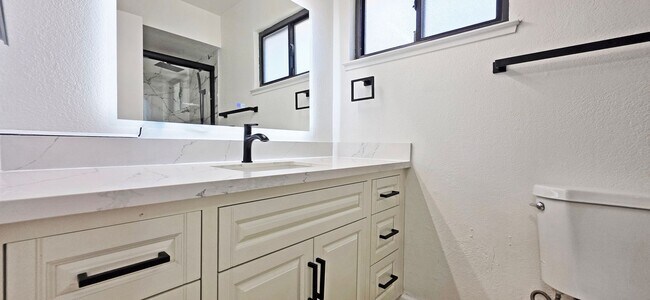 Building Photo - 9628-9628 Bradhugh Ct
