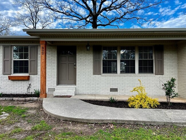 Building Photo - 895 Marion Anderson Rd