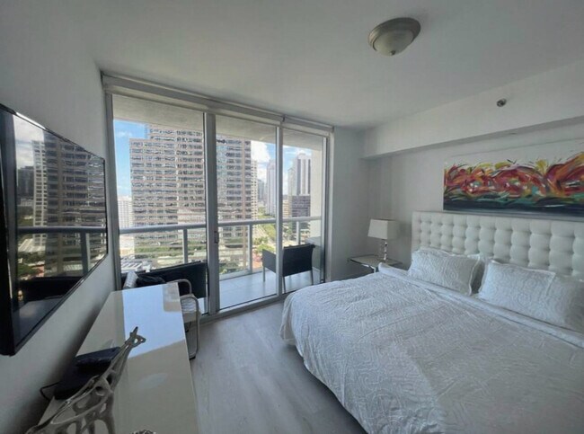 Building Photo - 485 Brickell Ave