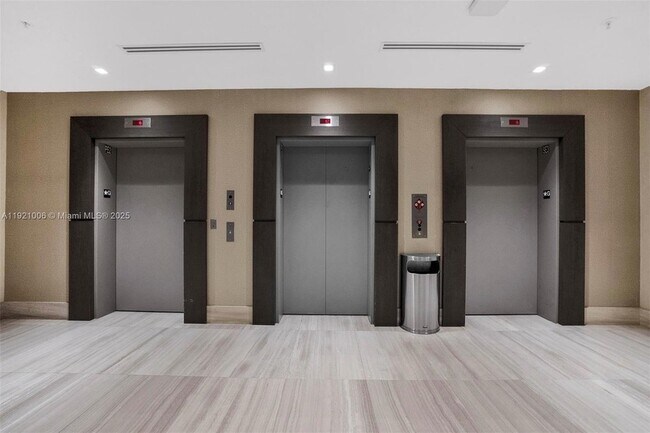 Building Photo - 1010 SW 2nd Ave