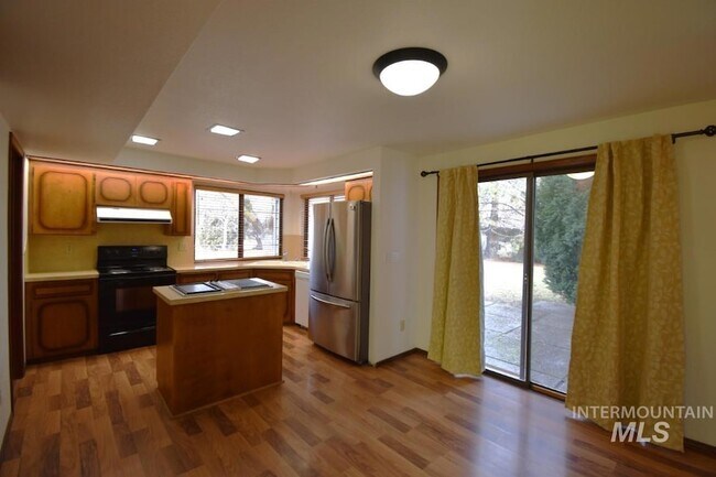 Building Photo - 7344 Modoc St