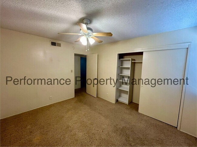 Building Photo - 2716 Catalina Dr