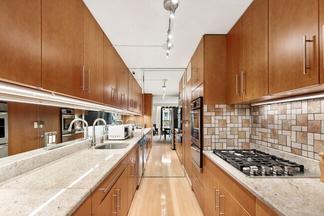 Building Photo - 180 Beacon St