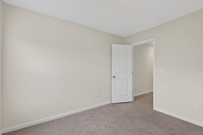 Building Photo - 127 Birch Cir