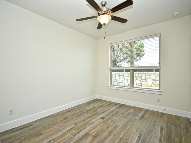 Building Photo - "Charming 3-Bed Condo Retreat with 2 Full Baths – 1475 Sq Ft of Comfort in Georgetown, TX!"