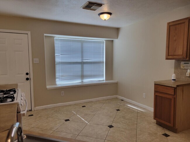 Building Photo - 12134 Greensbrook Forest Dr