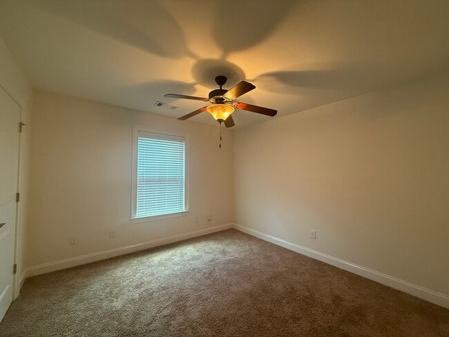 Building Photo - 2423 Deer Run Ct