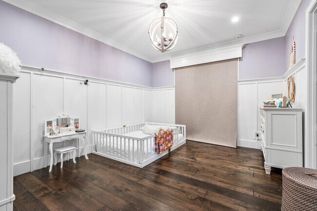 Building Photo - 2100 Notre Dame Dr