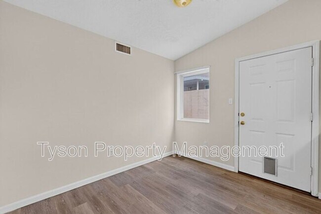 Building Photo - 328 Escena Pl SE