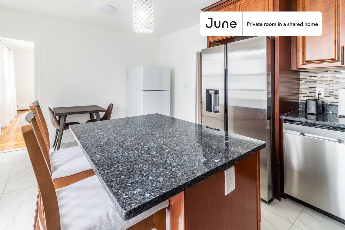 Building Photo - Room in Shared 7 bed/2 bath home