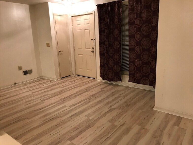 Building Photo - 10714 Kings Riding Way