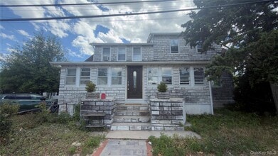 Building Photo - 10 Greenwich Ave