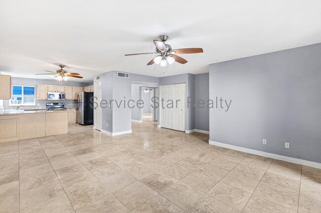 Building Photo - 220 N 22nd Pl