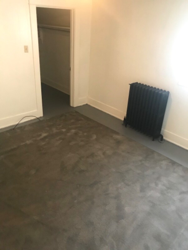 Building Photo - 704 N Chestnut St