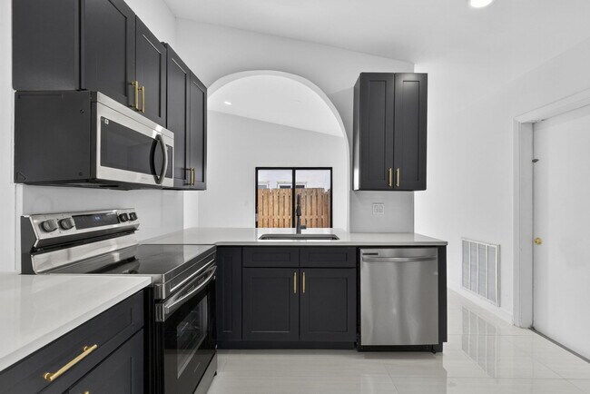 Building Photo - 7771 Blackwood Ln