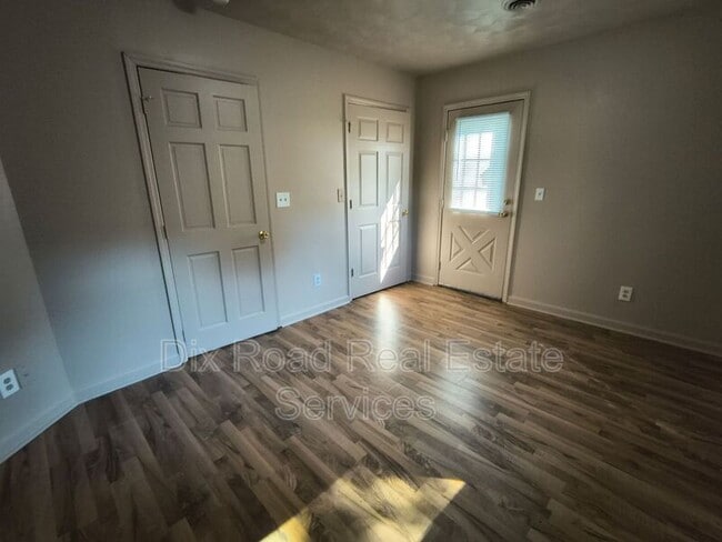Building Photo - 2308 Waneta Ave