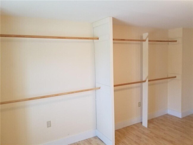 Building Photo - 16 Clearview Ave