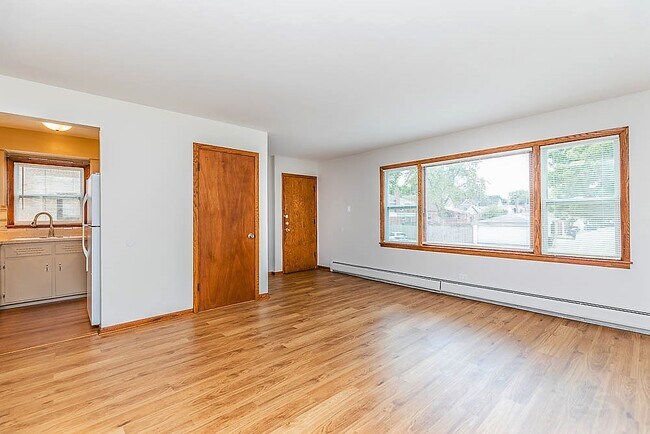 Building Photo - 5752 W Park Ave