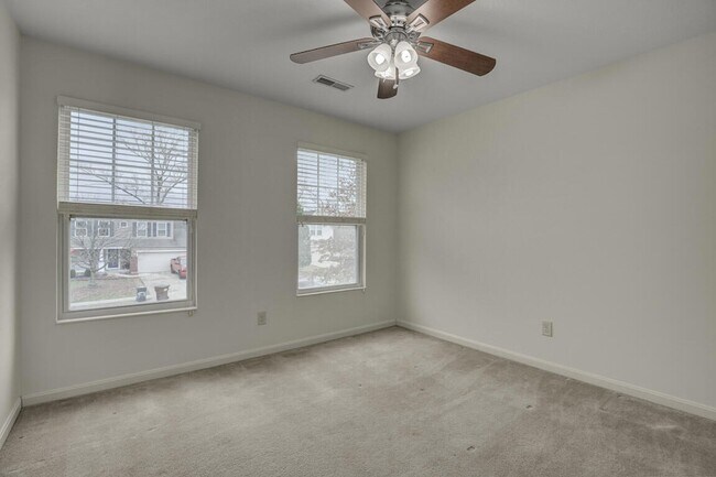 Building Photo - 10150 Meadow Glen Dr